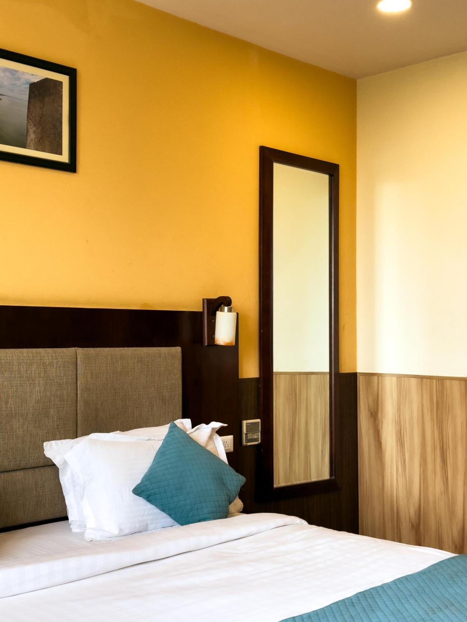 Hotel Royal Palm - A Budget Hotel In Udaipur Bagian luar foto