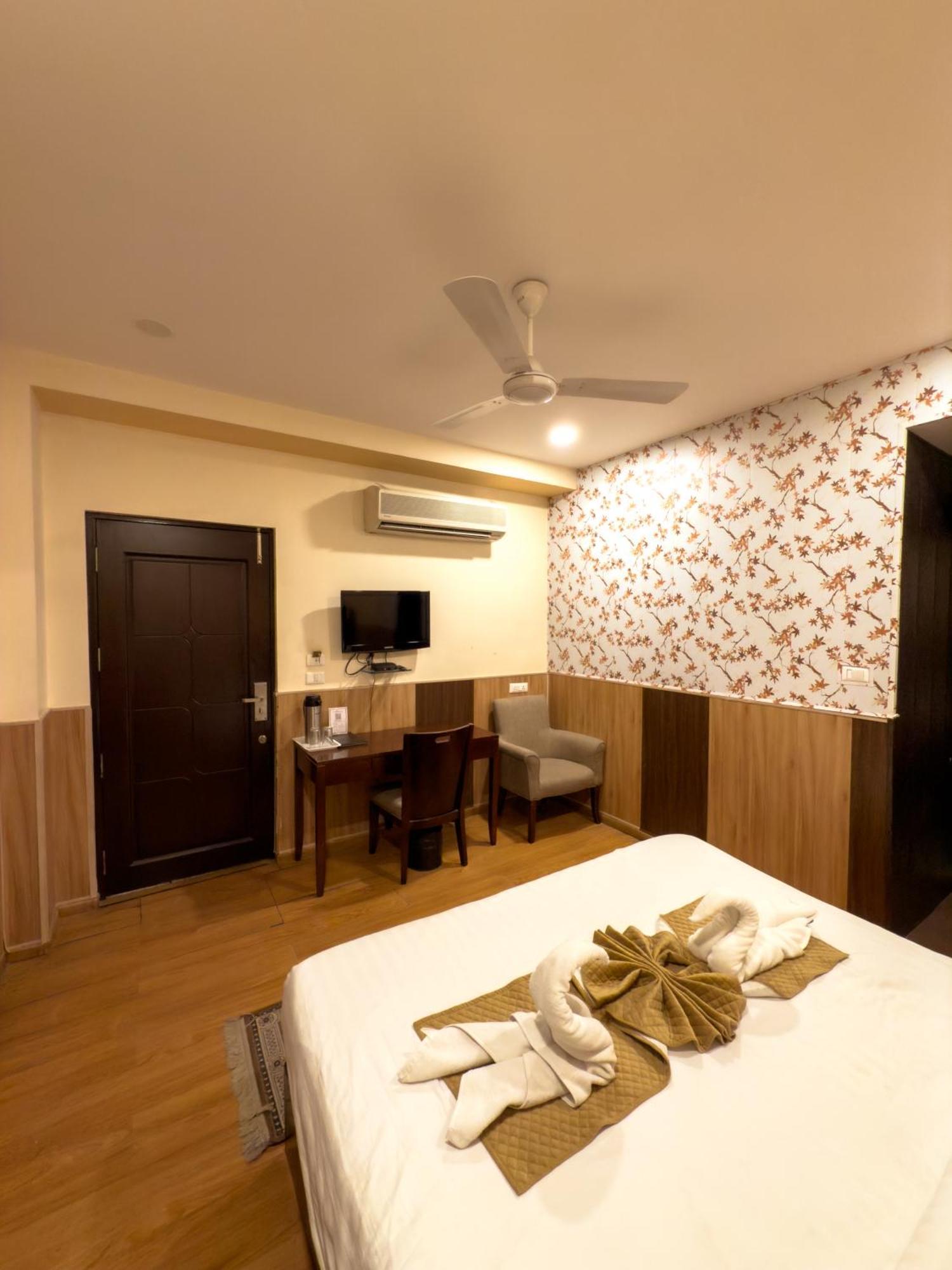 Hotel Royal Palm - A Budget Hotel In Udaipur Bagian luar foto