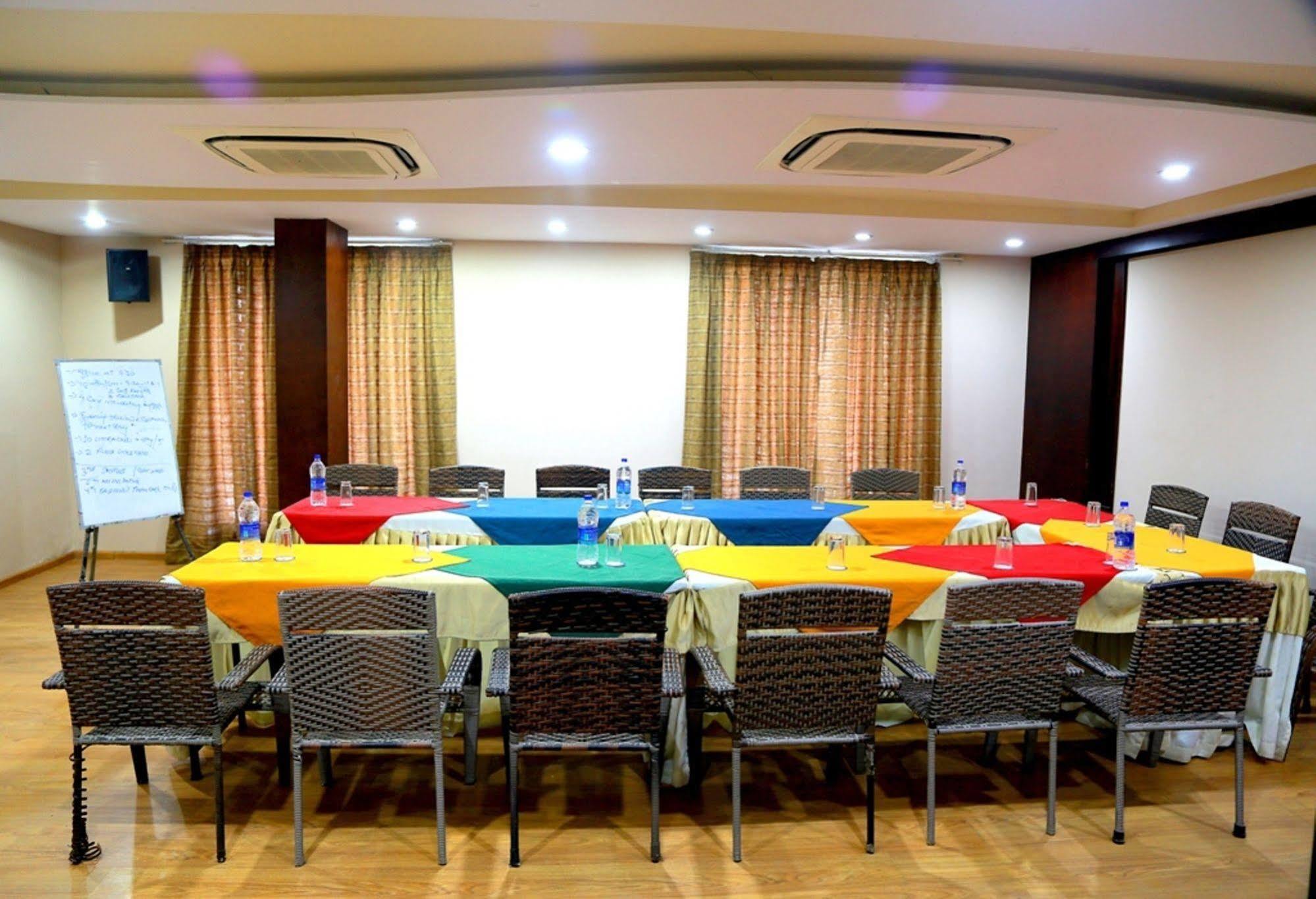 Hotel Royal Palm - A Budget Hotel In Udaipur Bagian luar foto
