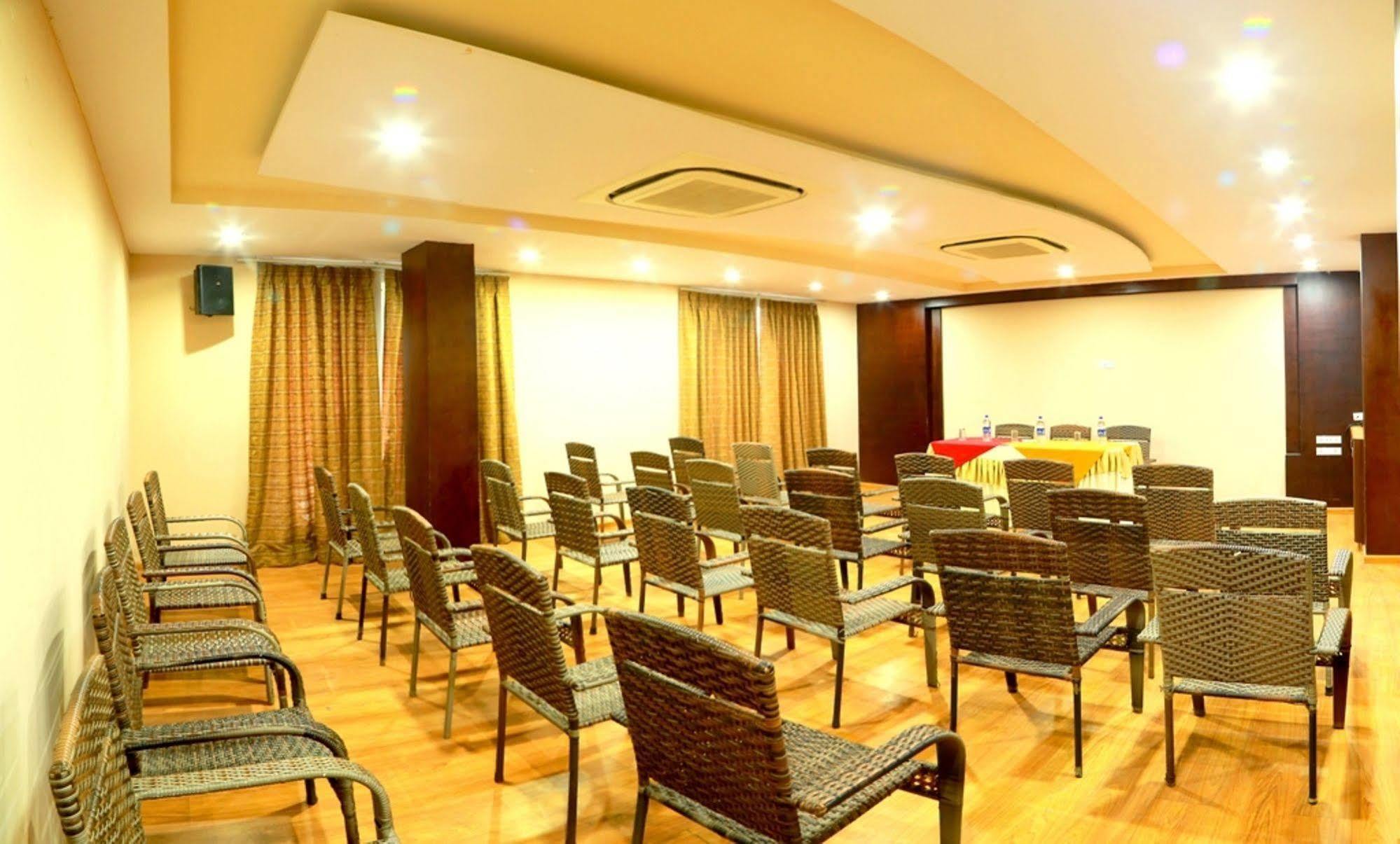 Hotel Royal Palm - A Budget Hotel In Udaipur Bagian luar foto