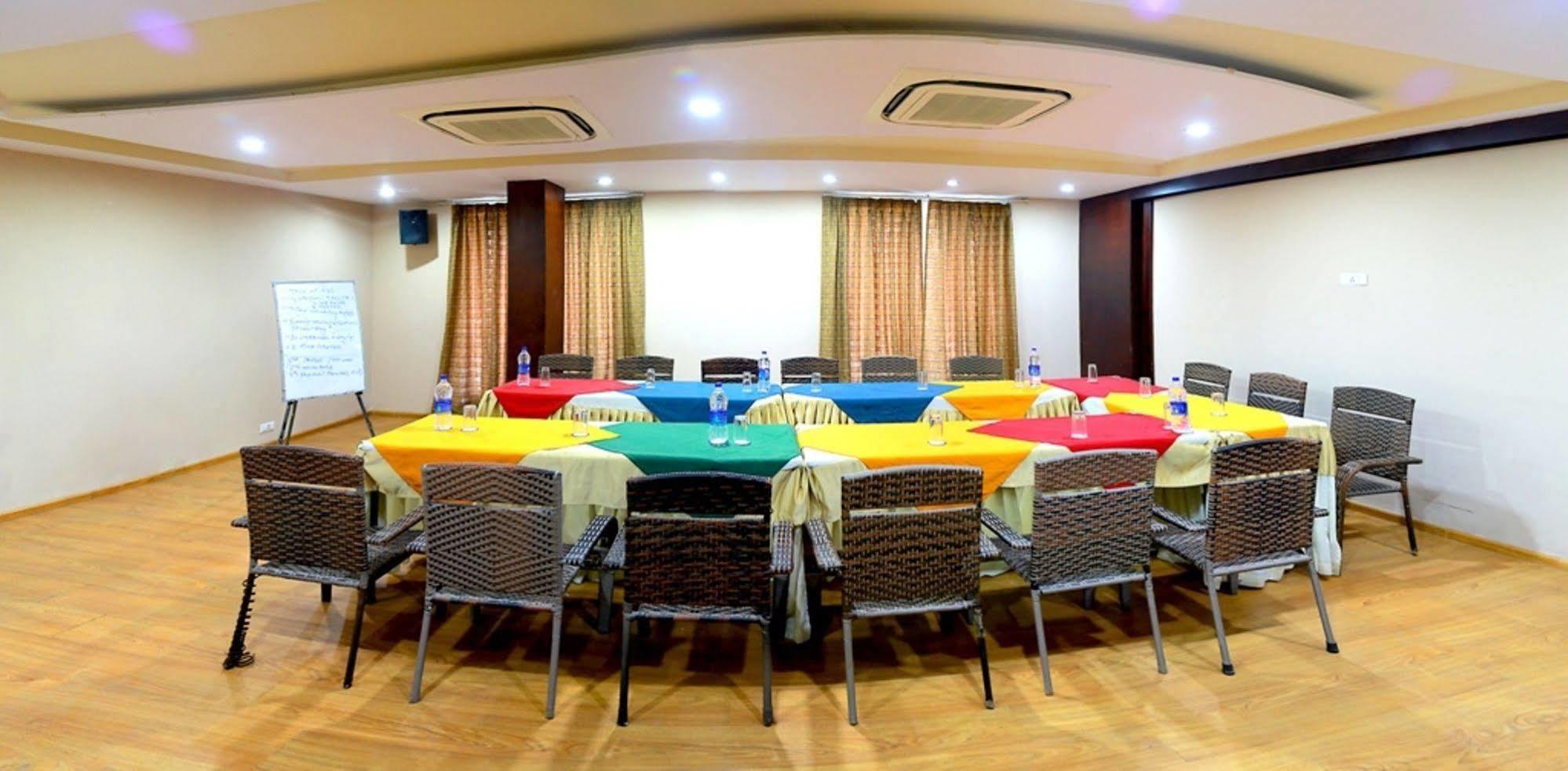 Hotel Royal Palm - A Budget Hotel In Udaipur Bagian luar foto